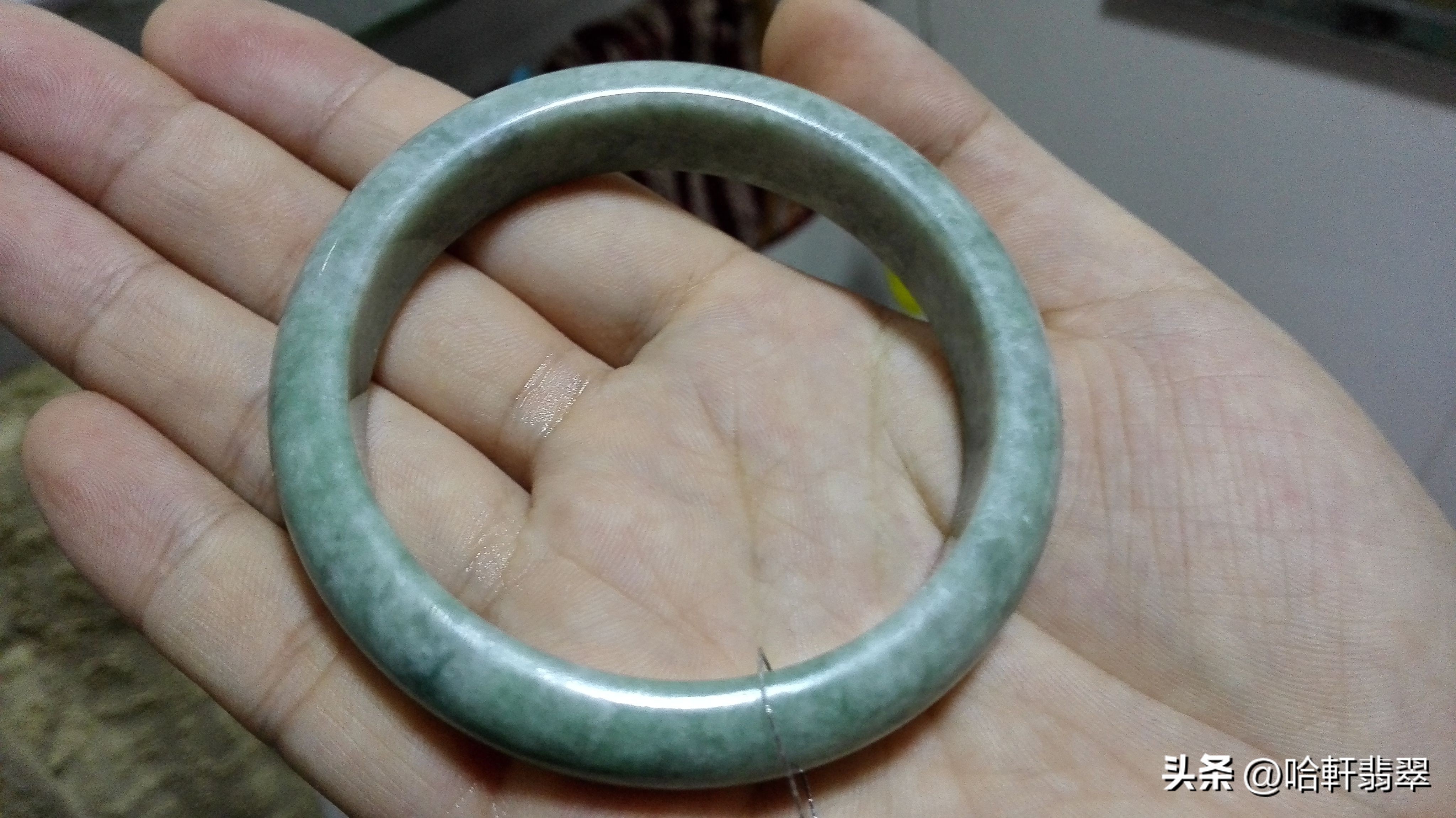 直播间翡翠手镯和实物对比差距,200元批发翡翠手镯