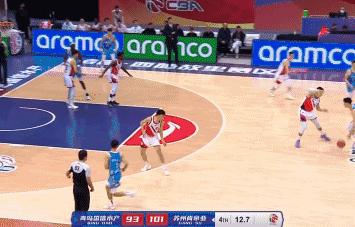 江苏6分胜青岛，双核46+22背后，李楠指导2处“微调”收奇效