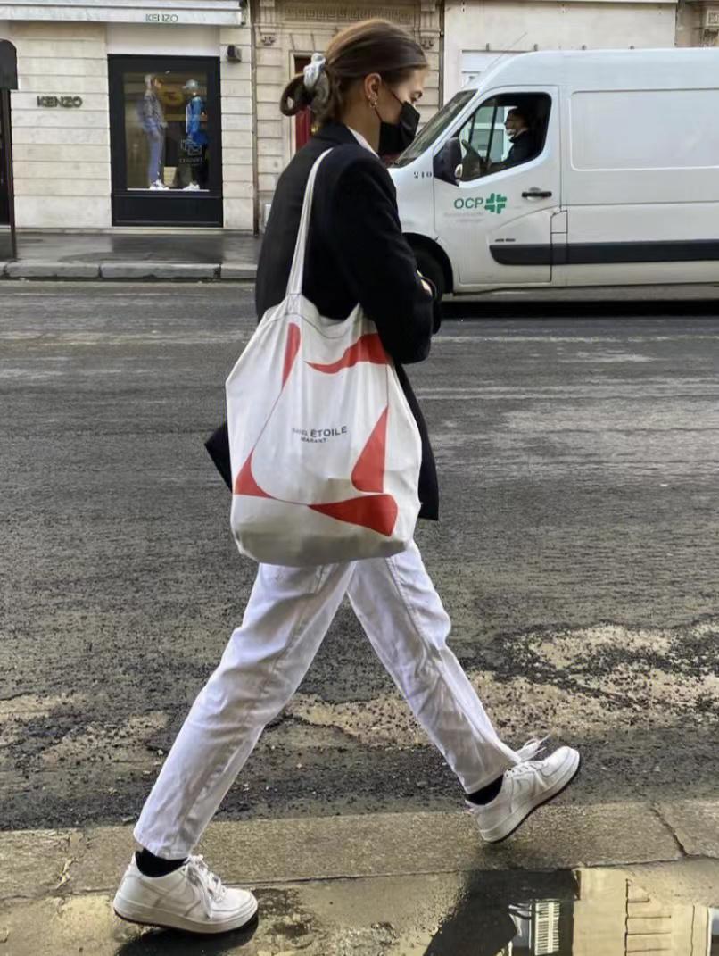 女士帆布包法国,法国女人穿衣服不追求奢侈品