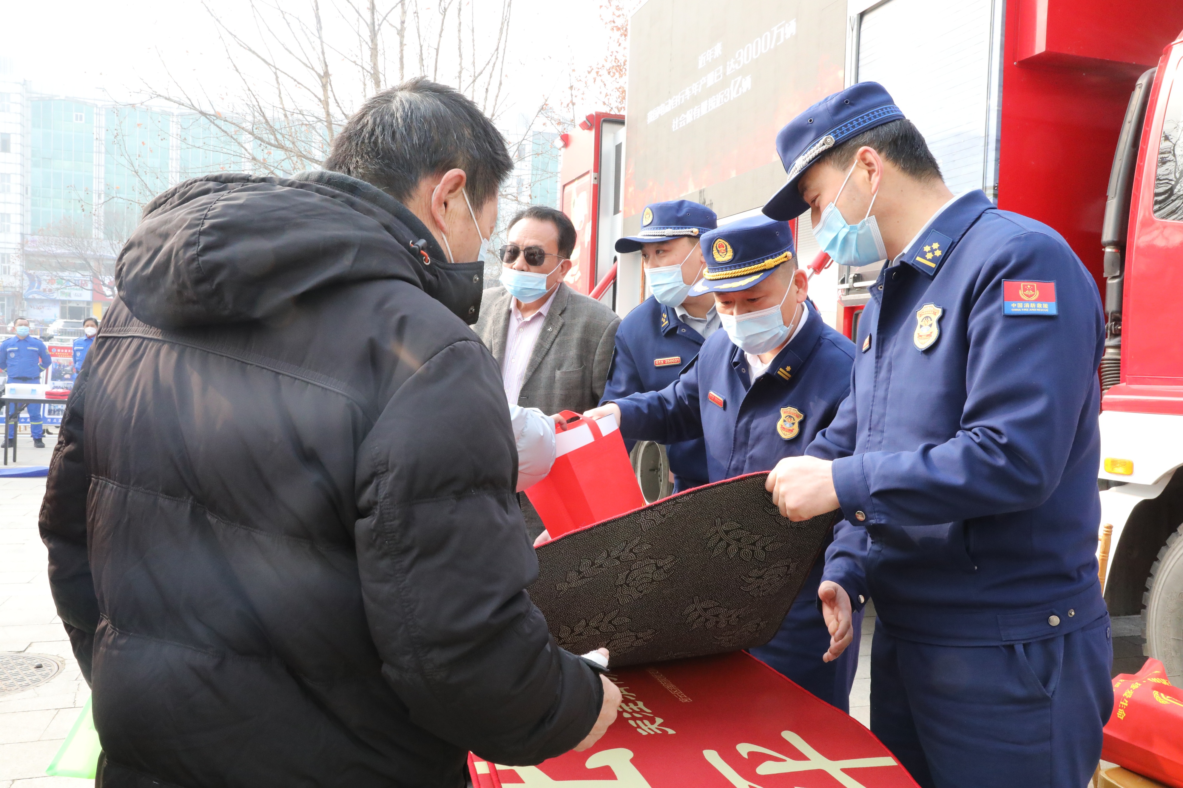 消防党支部研究部署学雷锋活动,消防大队多点开展学雷锋活动