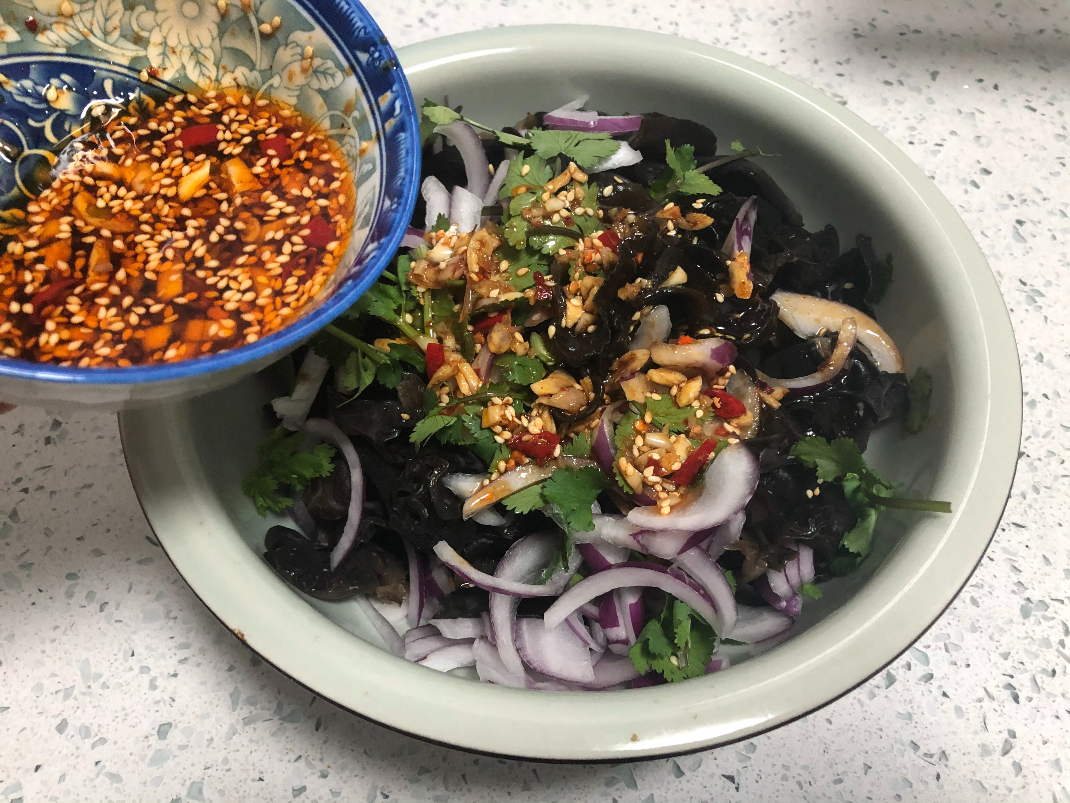 买洋葱怎么买嫩的,洋葱红皮和黄皮哪个好