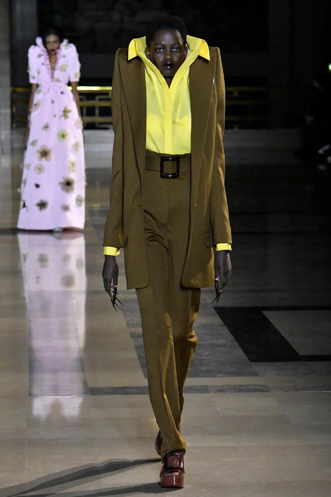 露后跟高跟运动鞋,不露脚高跟运动鞋