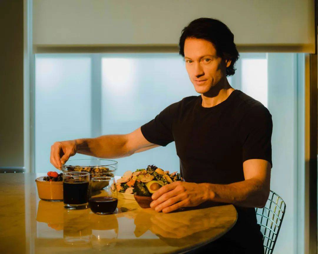 美国富豪父子换血,美国46岁亿万富翁换血