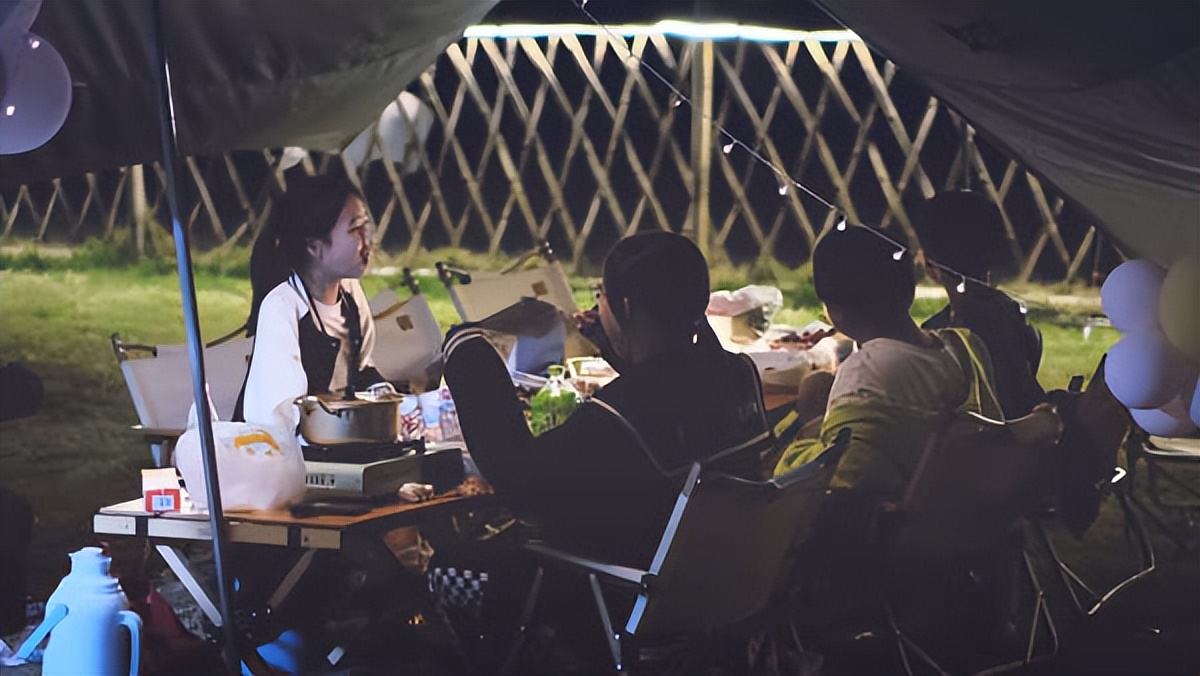 鐤儏涓嬬殑甯愮鏃呮父,鐤儏涓嬬殑闇茶惀鏃呮父