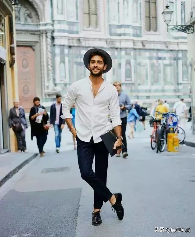 男士衬衫黑色搭配什么颜色裤子,白色衬衫搭配什么颜色裤子好看男