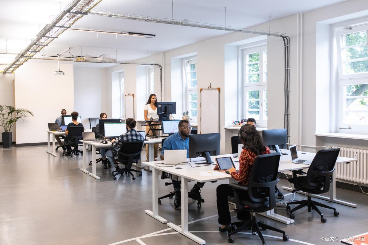 你只要当了一天老板，就会明白打工永无出路，那么如何成为老板？