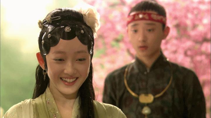 同样是演“宝黛读西厢”，87版美得像古画，新版怼脸怼嘴还怼胸？