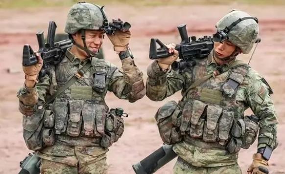 美军二战双联装防空机枪,美军机枪手全套装备