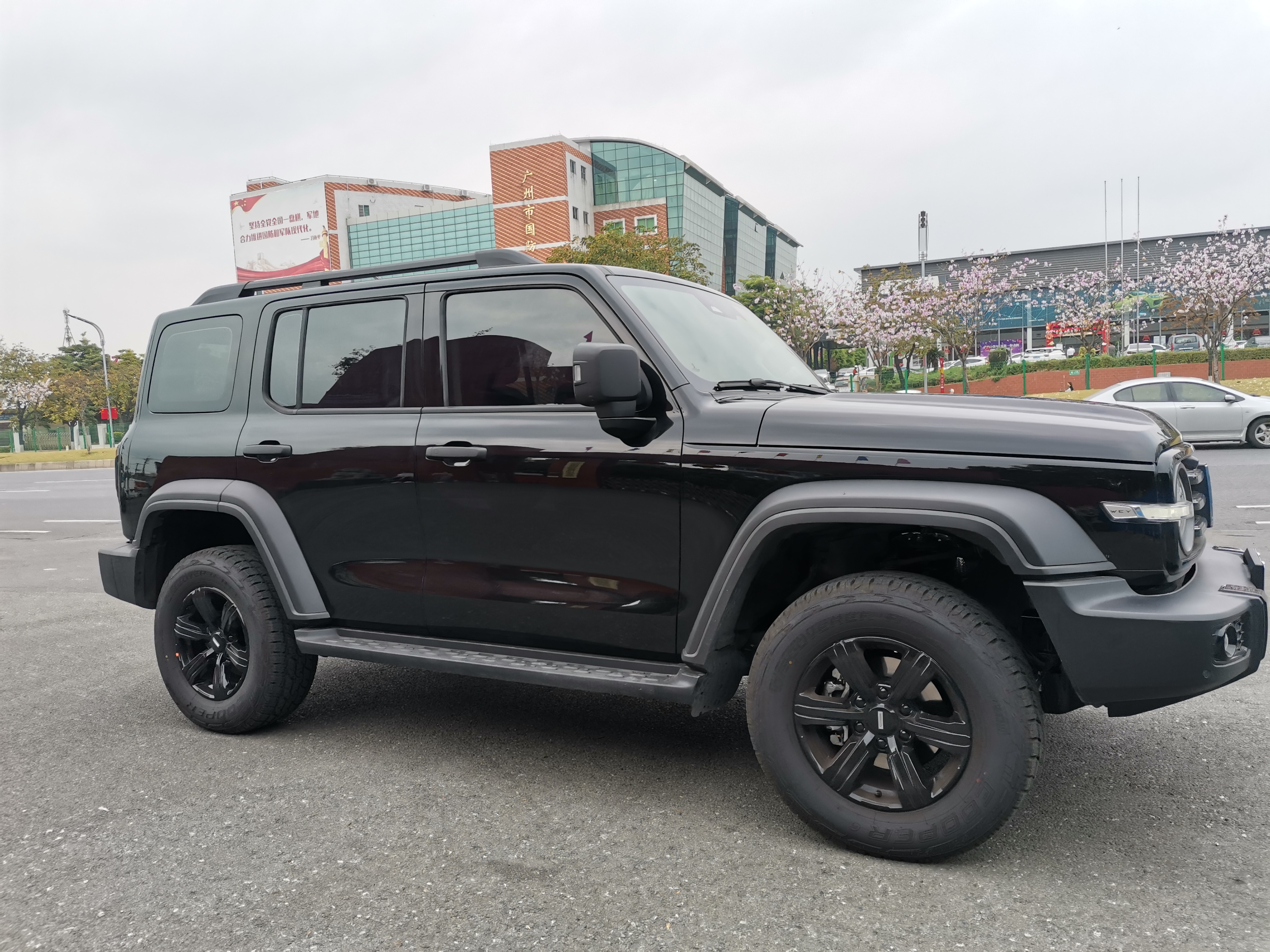 新车是先贴膜还是先上牌,新车贴膜去上牌可以吗