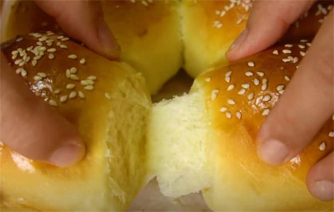 鸡蛋牛奶早餐饼教学 (早餐面包牛奶鸡蛋教程)