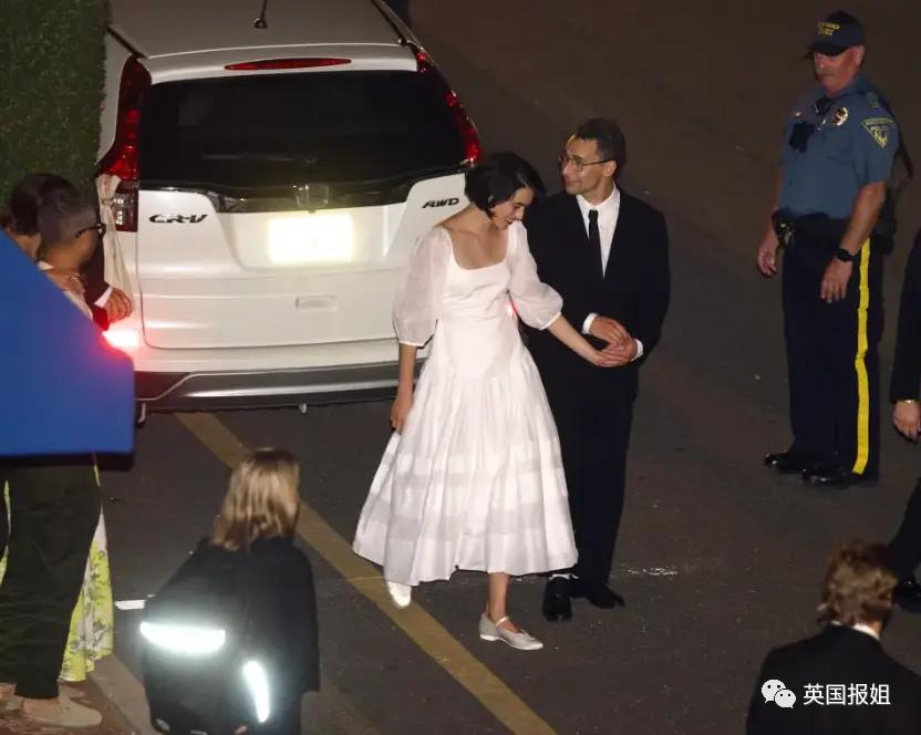 霉霉演唱会美国小姐开场自我介绍,霉霉与打雷姐现身超级碗