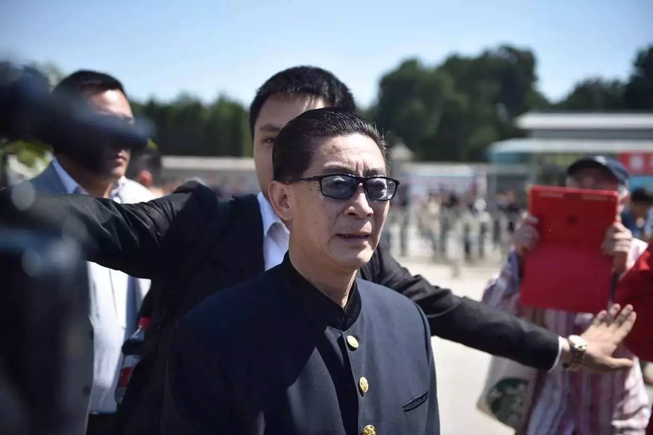 杨洁为何没有换掉六小龄童,杨洁为何没有换掉六小龄童呢