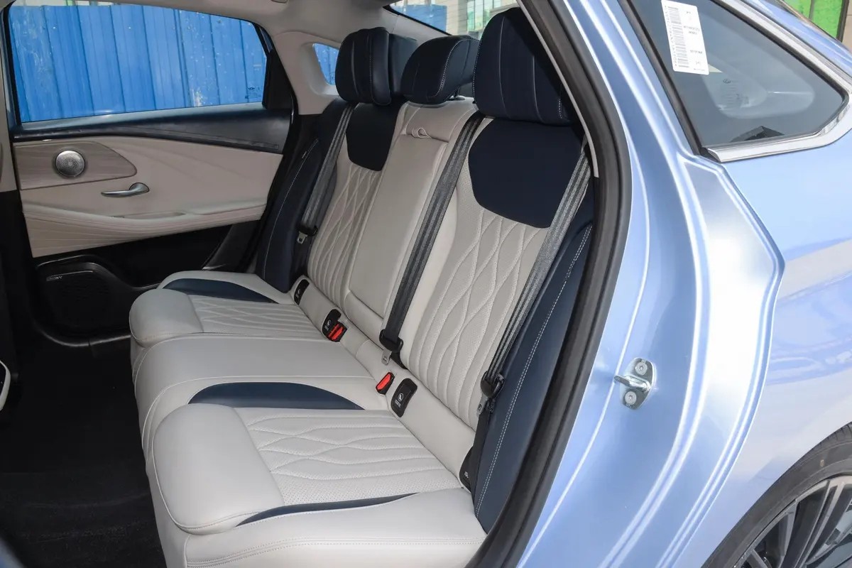 奇瑞艾瑞泽8新款2023落地价,奇瑞艾瑞泽8对比长安uni-v