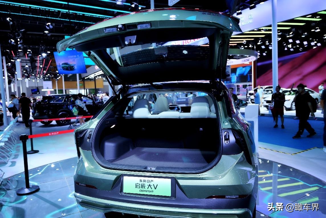 鍚堣祫涓滈鍚景,鍚堣祫涓滈鏃ヤ骇鍚景