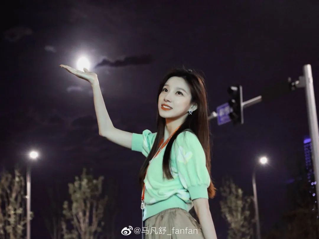 央视主持人马凡舒模特,央视主持人马凡舒微博