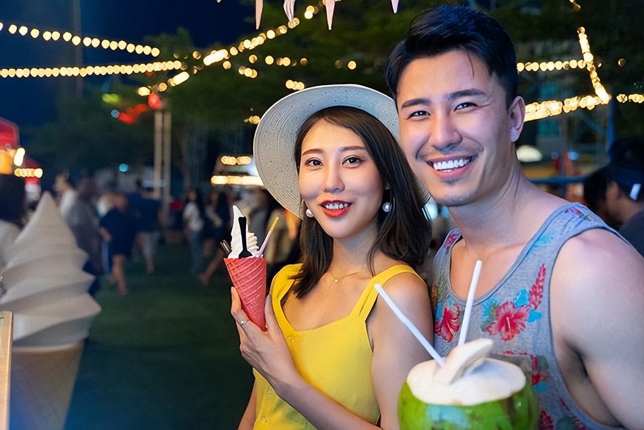 丈夫给妻子买内衣笑话,丈夫购女性内衣