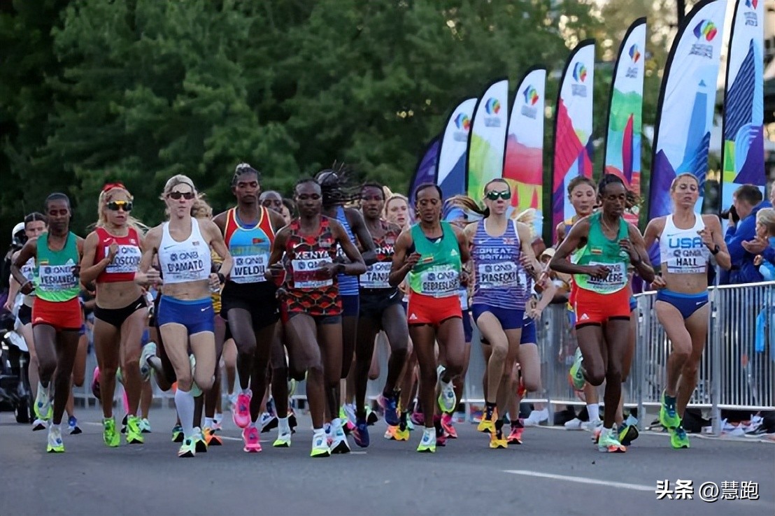 她不仅战胜了世界第一，她的跑鞋也打破了耐克阿迪对于冠军的垄断