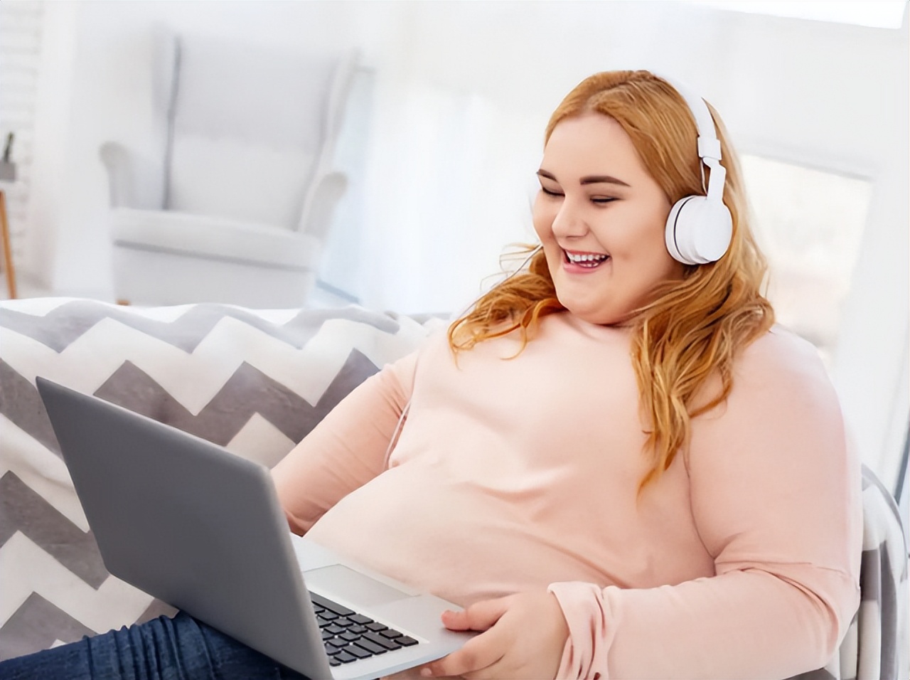 女性身高152~176cm标准体重对照表，若你达标，就用不着减肥