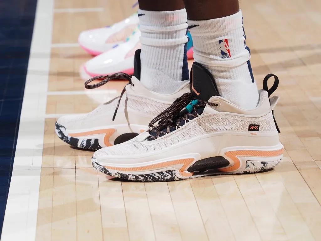 塔克上脚nike,塔克上脚科比篮球鞋