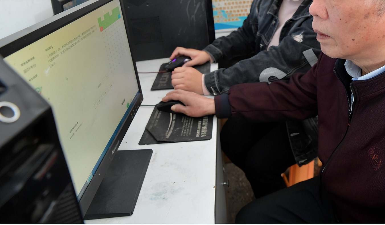 凭初中学历54岁保安写出40万字小说，被选入“中国当地文学库”！