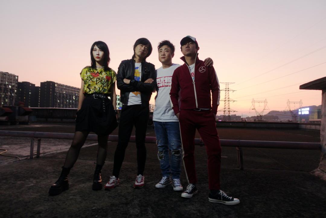 老狼贝斯手,老狼的贝斯手