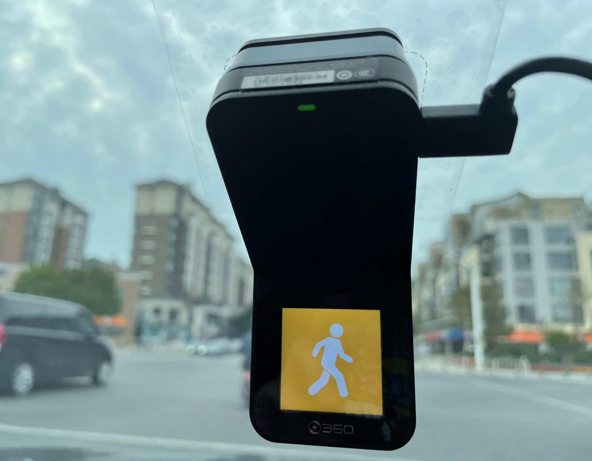 4K画质+四代鹰眼夜视+轨迹AI检索——360行车记录仪G900