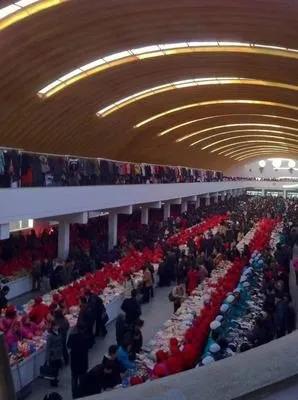 我在朝鲜办理国际手机卡，朝鲜姑娘约我逛街买衣服