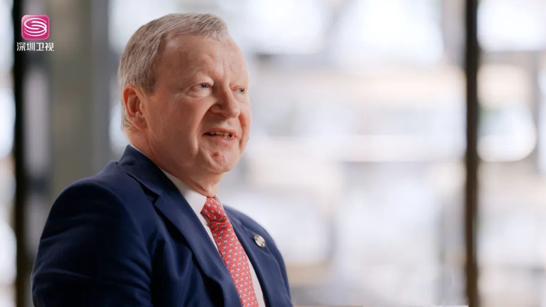 “兰桂坊之父”不喝酒，赛马会CEO属马……今晚21:25《香港，我们的故事》感受东方之珠的魅力