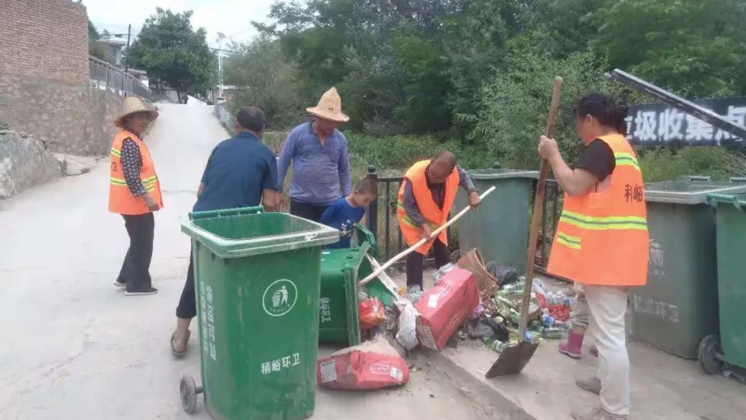 辛店镇持续开展路域环境整治行动,两城镇不断加大环境卫生整治力度