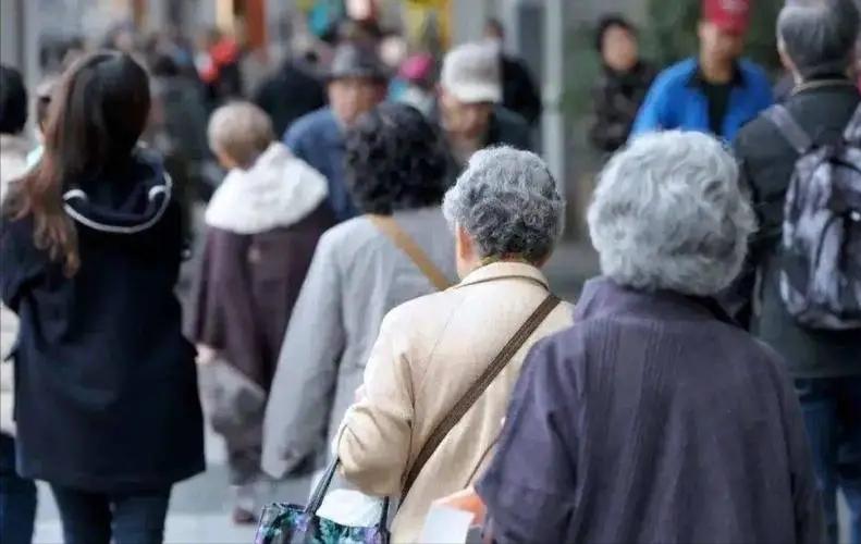 靠当“日租女友”，我月入过万，表面光鲜，其实背后“规则”很深