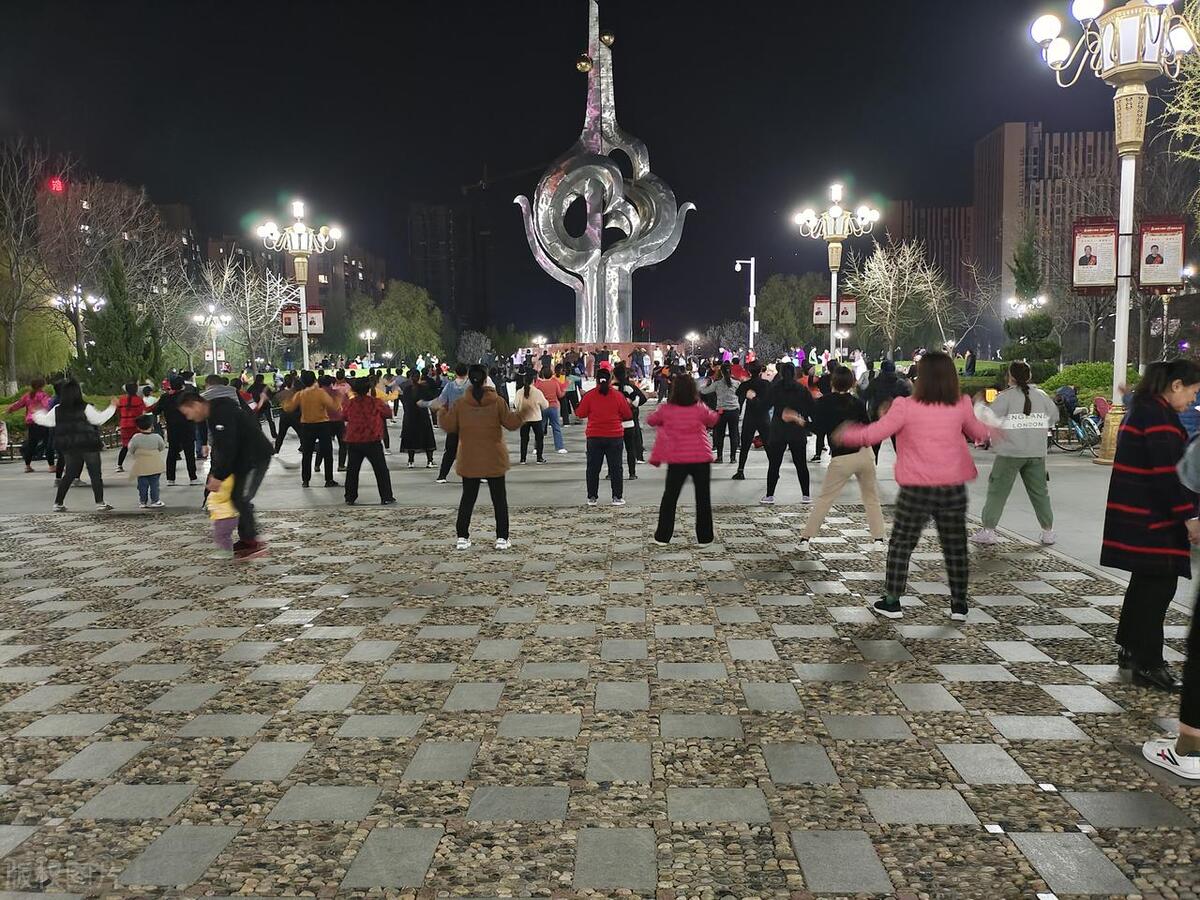 对广场舞的感悟,广场舞的优缺点怎么对待