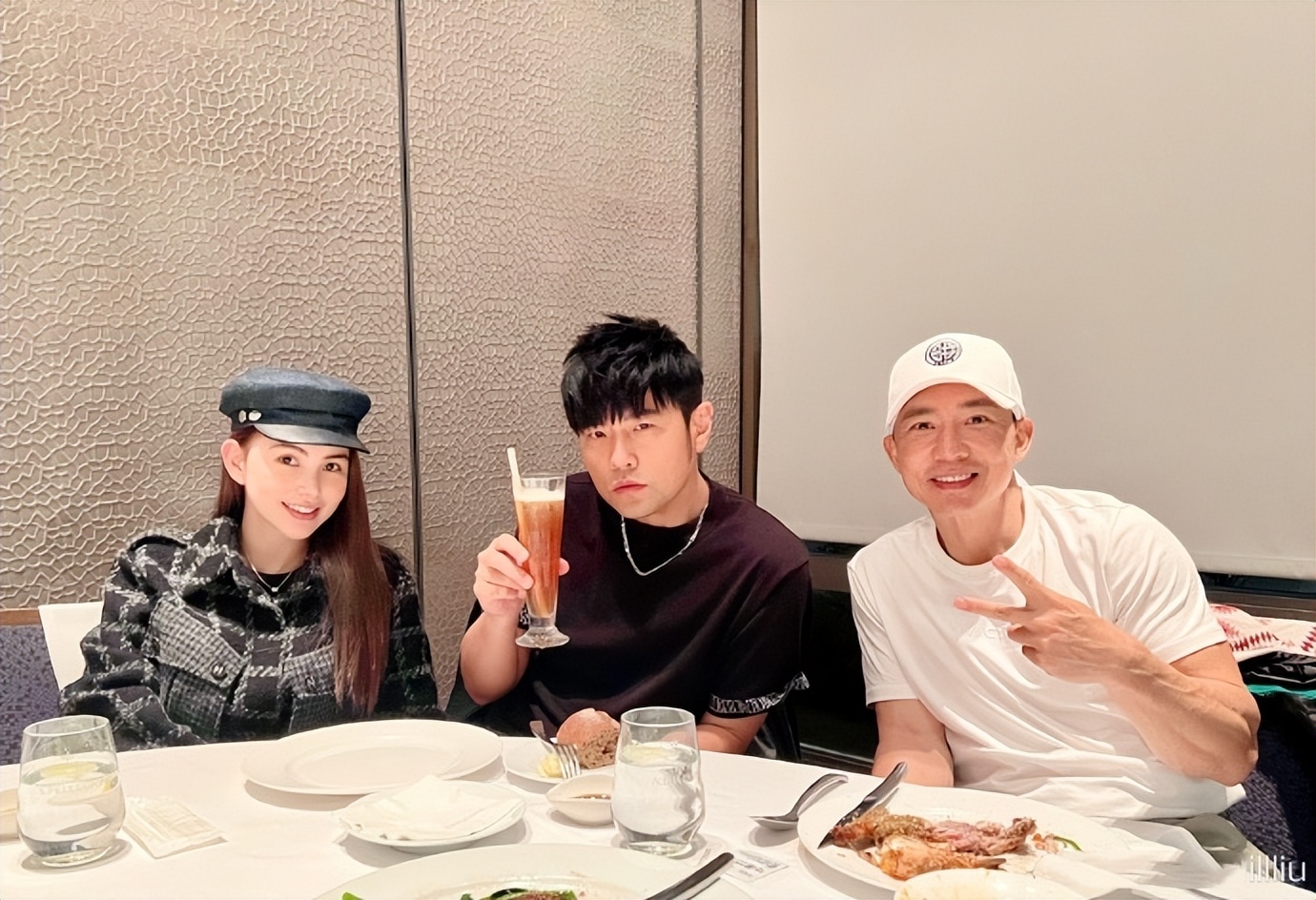 刘畊宏被爆周杰伦私下对他评价,刘畊宏约周杰伦去卡塔尔看梅西