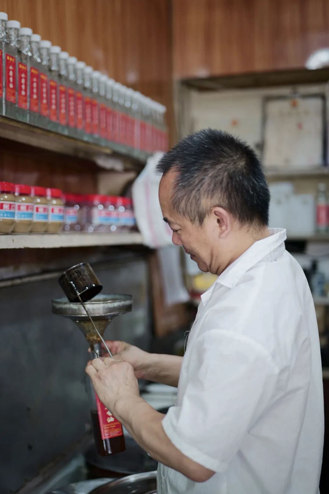 成都人吃火锅用的香油是什么油,成都吃火锅的香油是哪一种种类