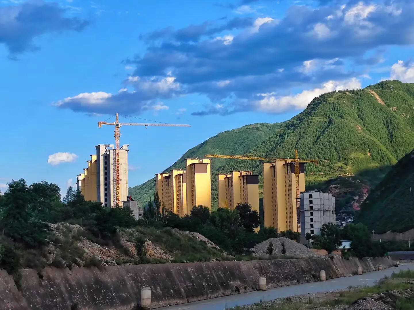 鍗冮噷缁撶紭,鎯呯郴鏁欒偛绛戞ⅵ鏈潵