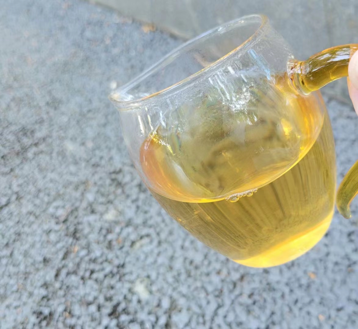 一壶清茶一炉禅香一束枯花,一壶茶一炉香一缕阳光