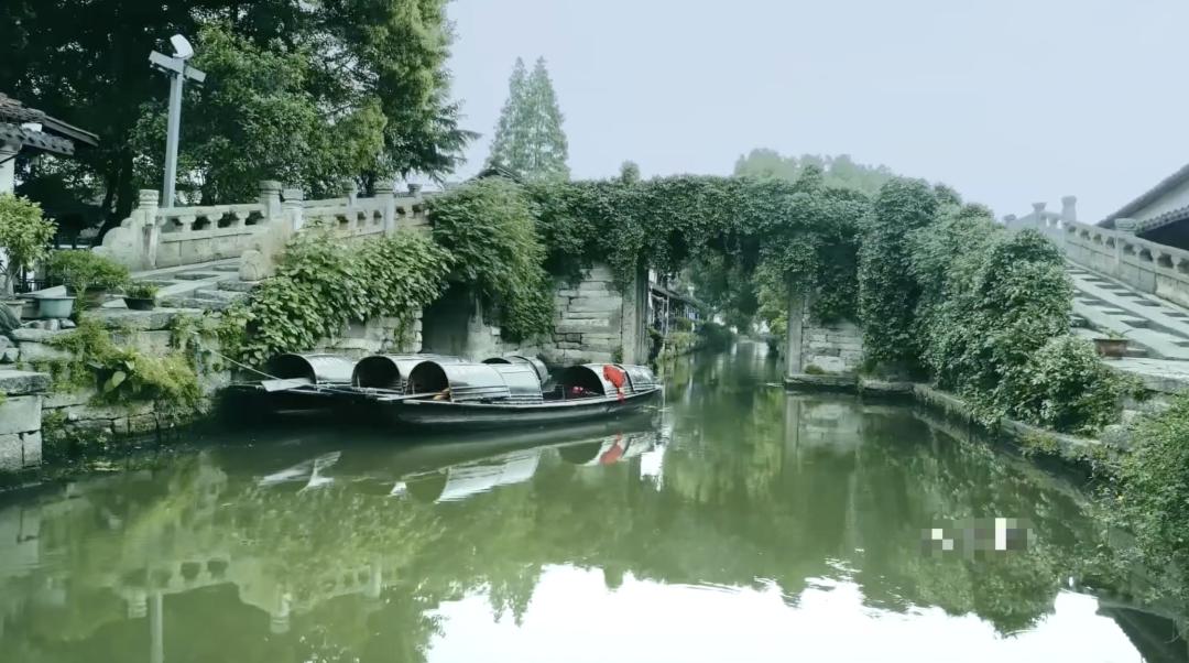 曾是风光无限的江南名城，如今夹在两大哥中间，沦为了小透明？