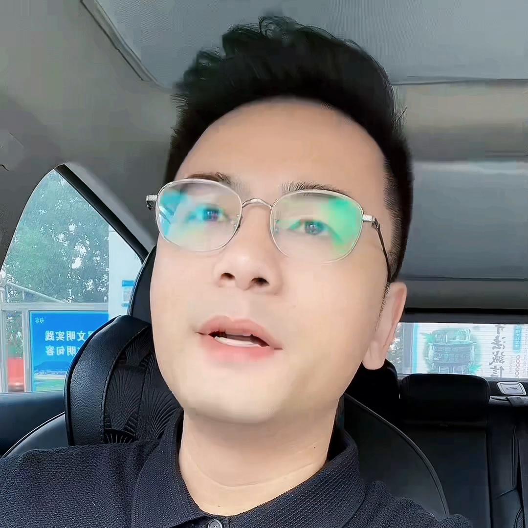 毕业季大学二手物品摆地摊,大学生毕业兼职摆地摊