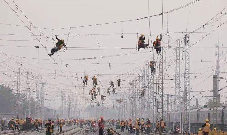 基建狂魔穿越秦岭,基建狂魔施工完整视频