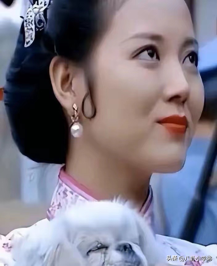 曾经美丽的容颜如今变成了老太太,曾经貌美如花现在变成大妈