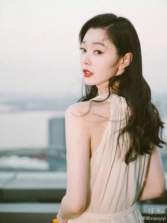 三款适合各种脸型的发型,大脸女生中长发烫发发型