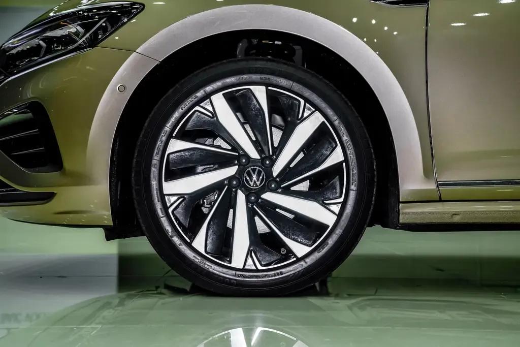 帕萨特2024款焕新升级哈曼卡顿,帕萨特价格表13万左右