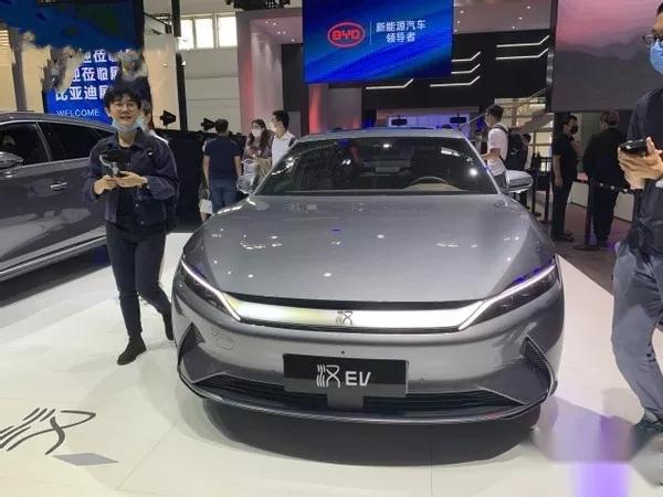 锂电池和铅酸电池冬天哪个续航长,同等容量的铅酸电池和锂电池续航