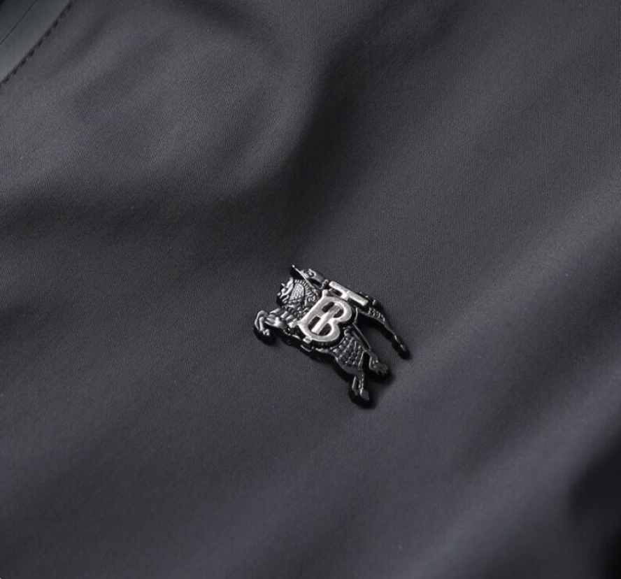 巴宝莉新式“男装外套”惊艳亮相！上身舒适帅气，经典魅力显年轻