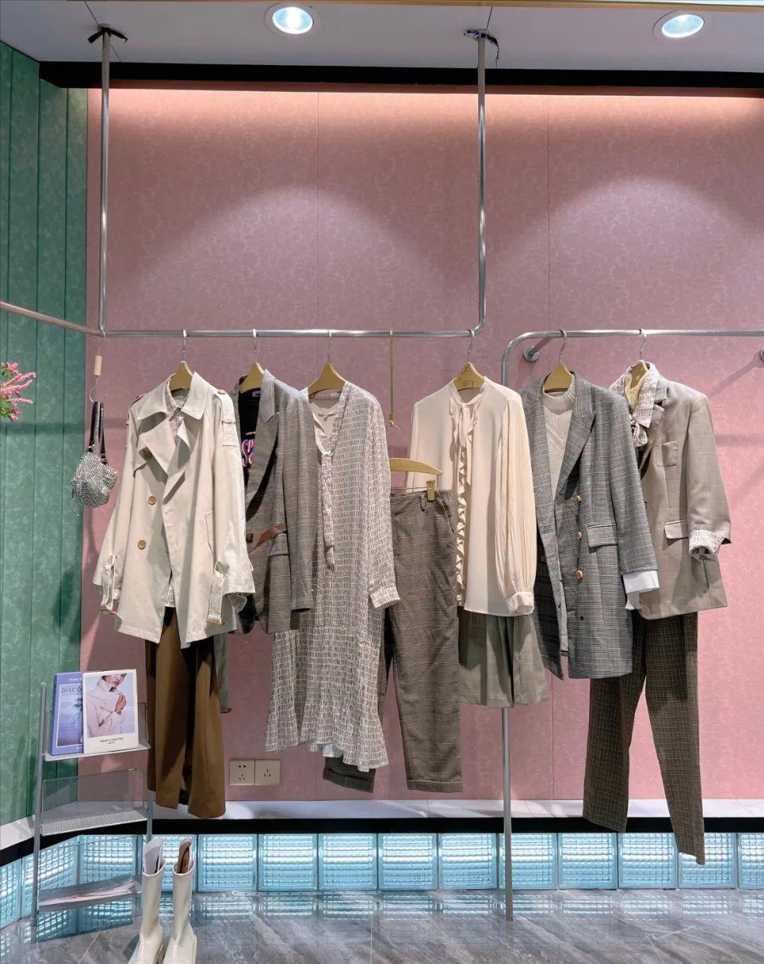 秋水伊人时尚女装桑蚕丝,秋水伊人女装正品清仓风衣直播