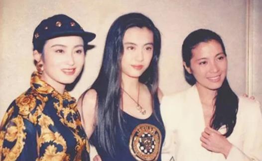 原形毕露！烤瓷牙“抢镜”忒显老，大概早已忘了“美人三分龅”