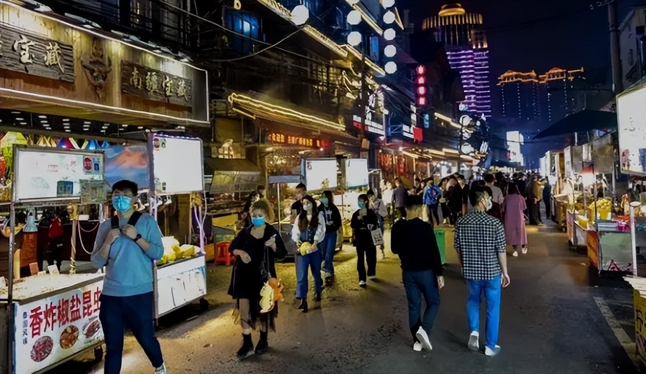老人管理夜市,老人掌管夜市