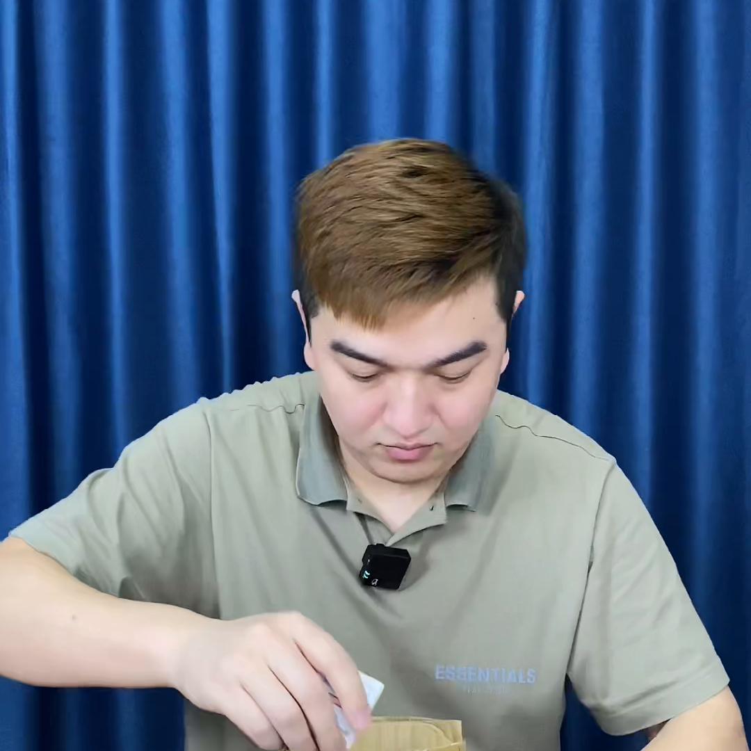 鞋亮白如新更干净,几分钟擦一双鞋