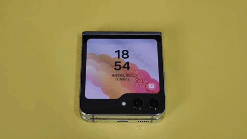 三星galaxyzflip防水测试,三星折叠手机zflip5防水吗