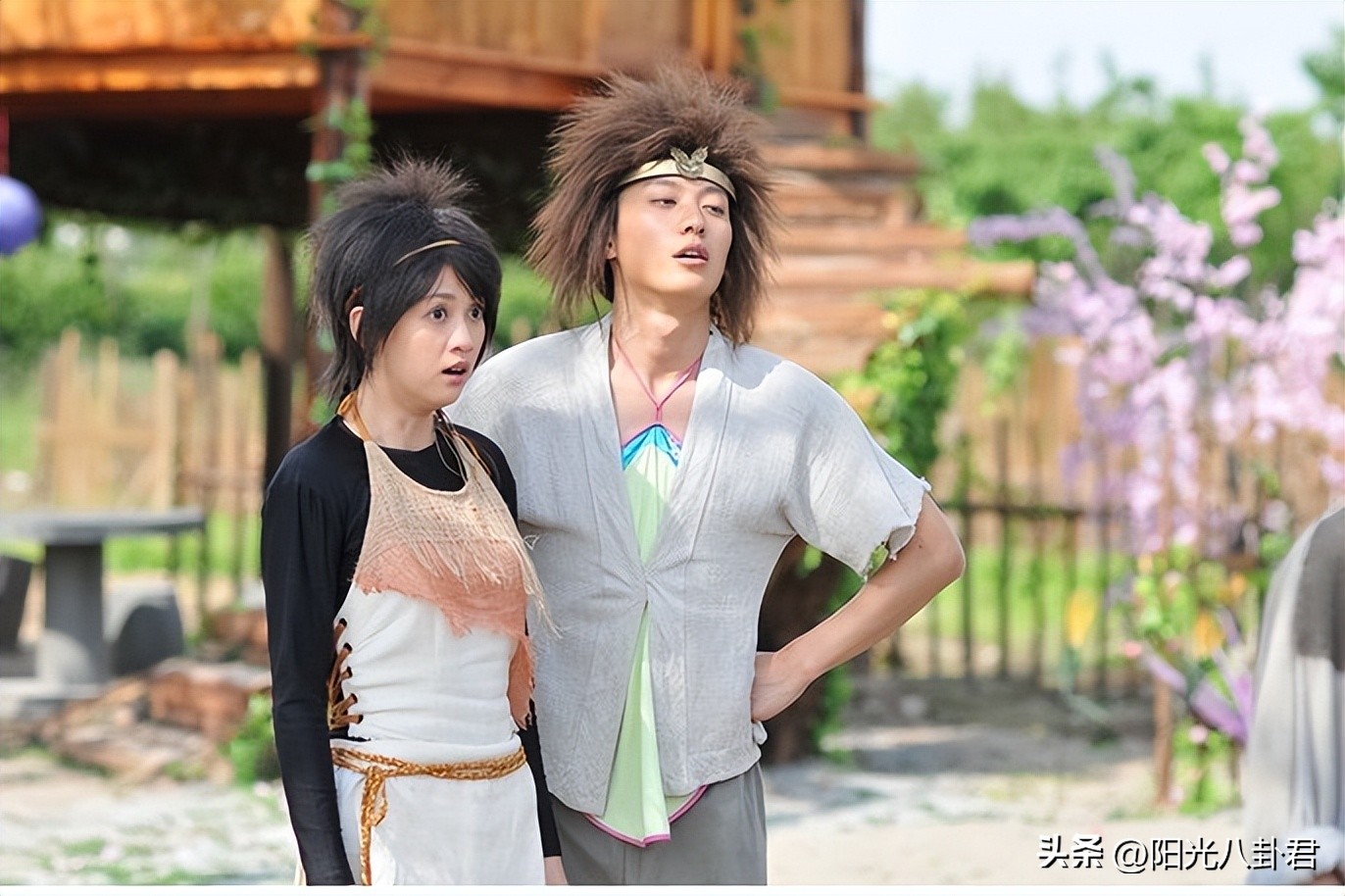 陈乔恩惦念乔任梁一脸笑意惹争议,陈乔恩为乔任梁扫墓