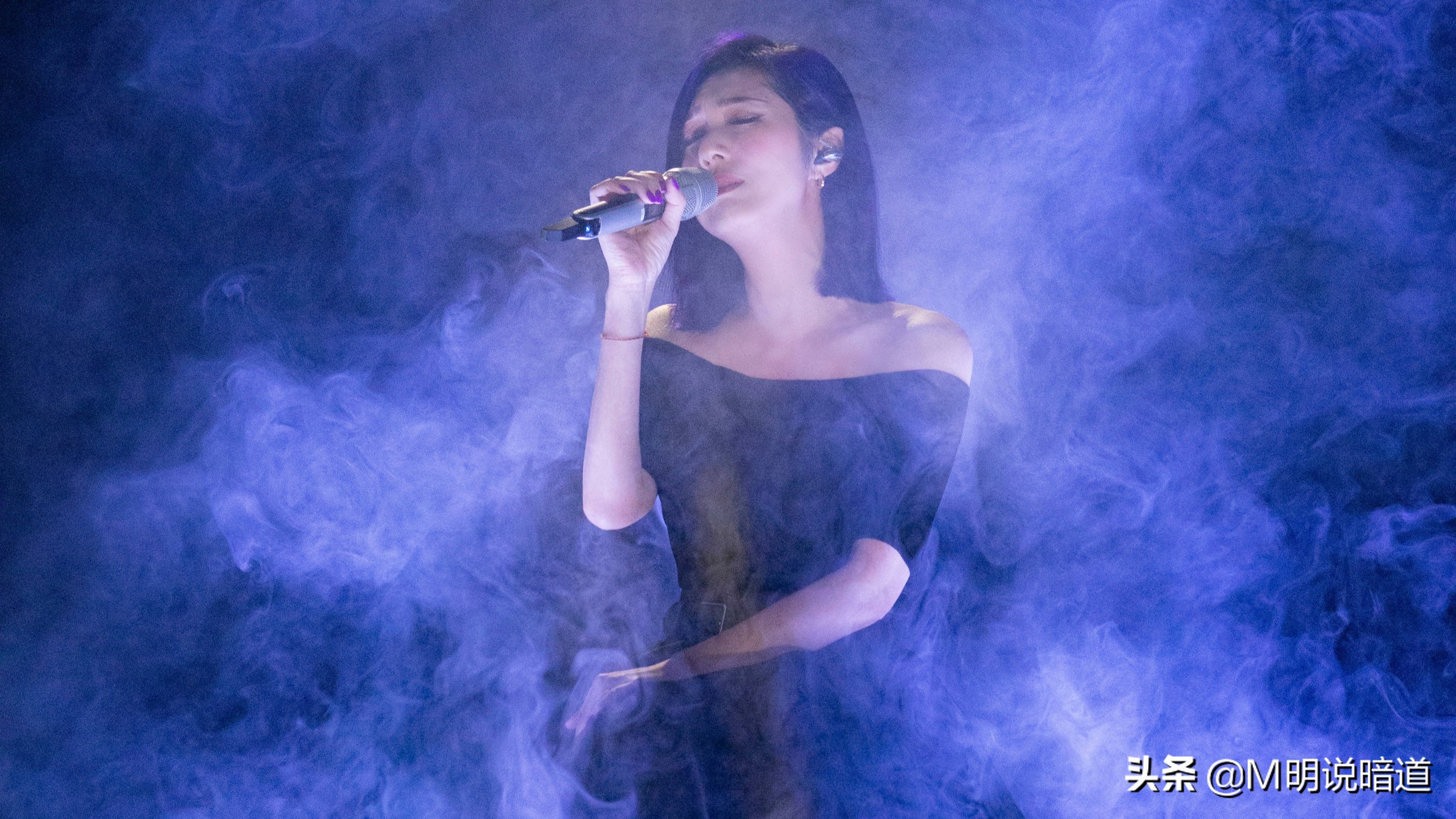 王源破浪哼唱,王源唱如风戴的项链是什么牌子